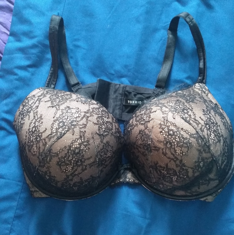 Torrid black and nude lace push up plunge 46DD bra